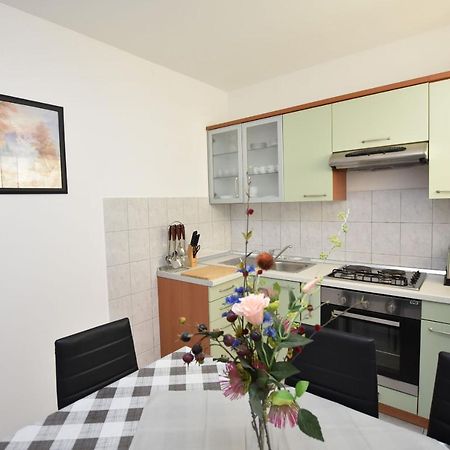 Apartments Tonja Примоштен Экстерьер фото