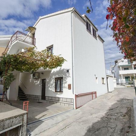 Apartments Tonja Примоштен Экстерьер фото