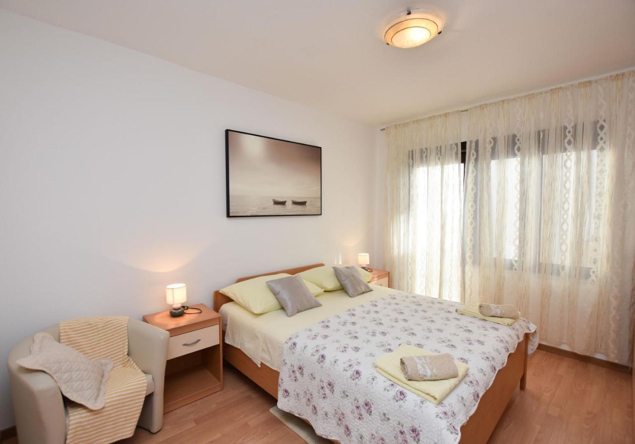Apartments Tonja Примоштен Экстерьер фото