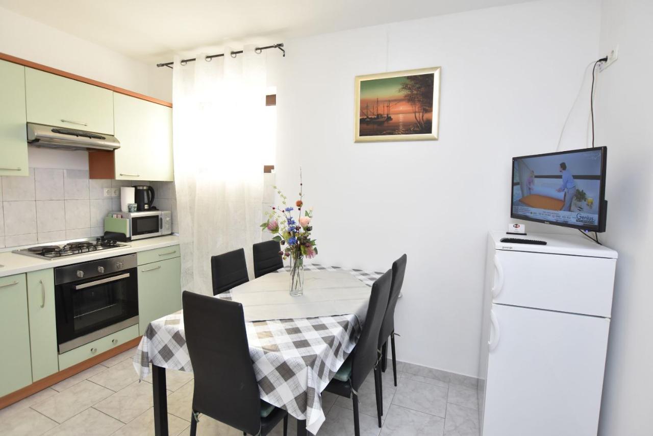 Apartments Tonja Примоштен Экстерьер фото