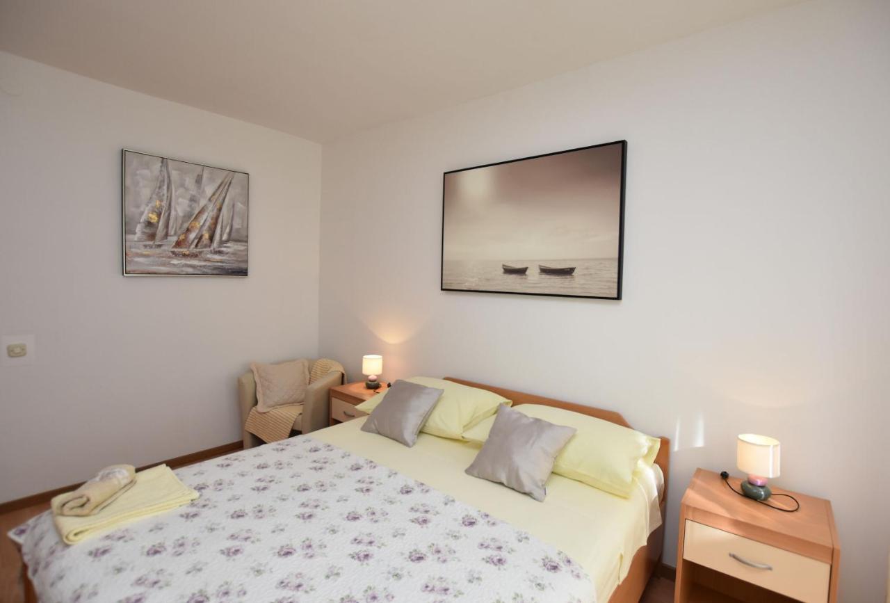 Apartments Tonja Примоштен Экстерьер фото