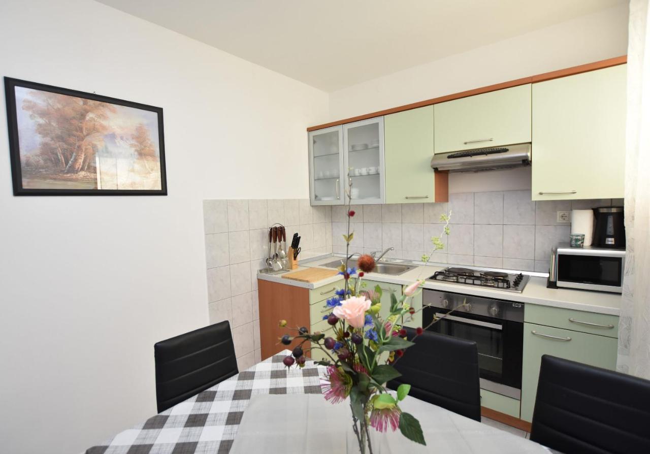 Apartments Tonja Примоштен Экстерьер фото