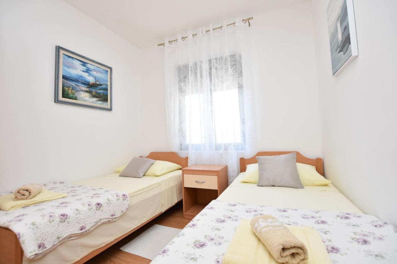 Apartments Tonja Примоштен Экстерьер фото