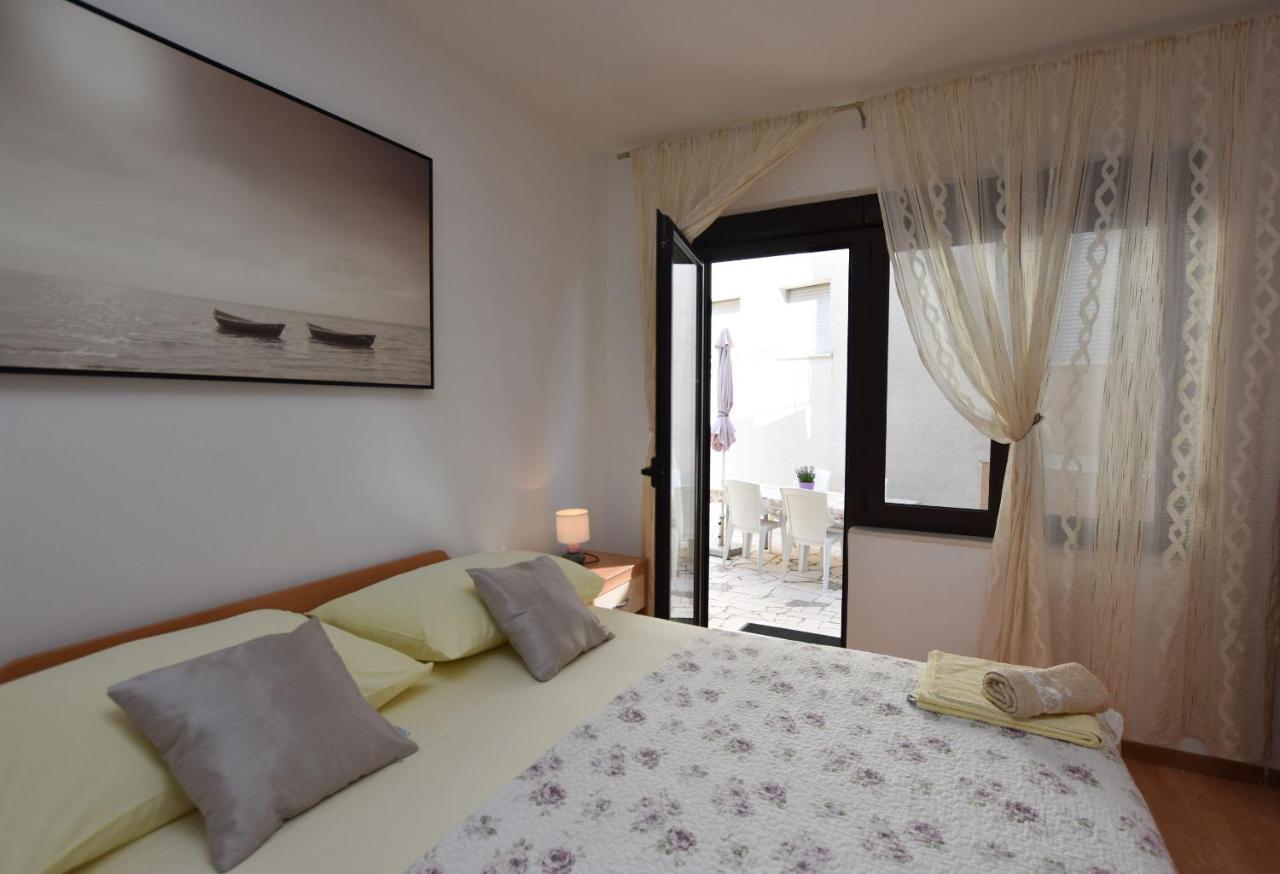 Apartments Tonja Примоштен Экстерьер фото