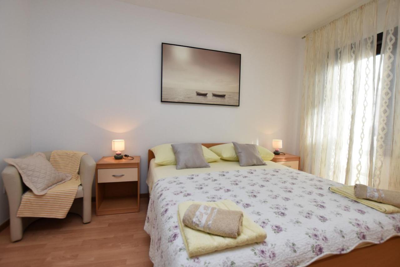 Apartments Tonja Примоштен Экстерьер фото