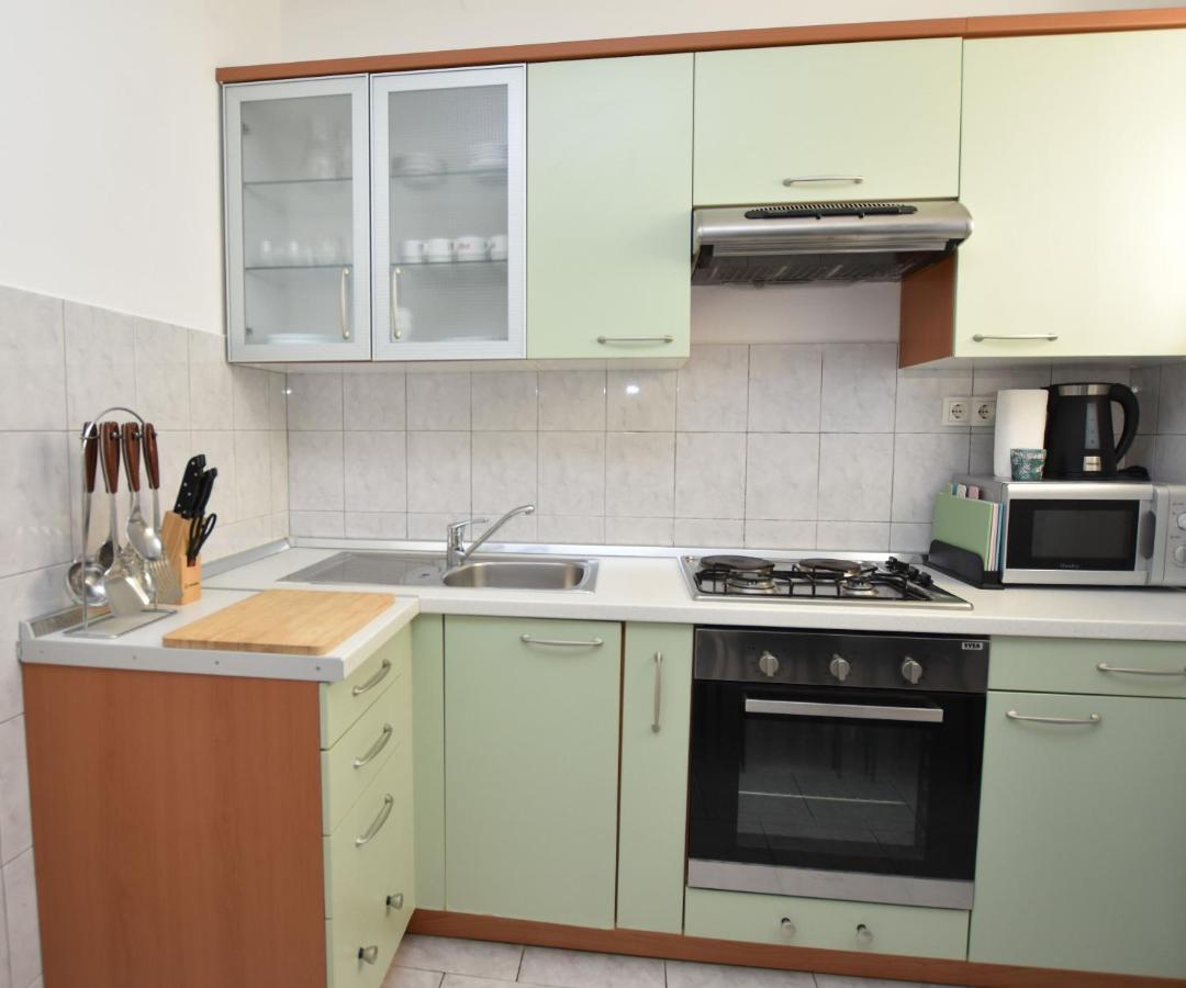 Apartments Tonja Примоштен Экстерьер фото