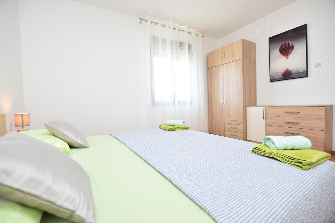 Apartments Tonja Примоштен Экстерьер фото