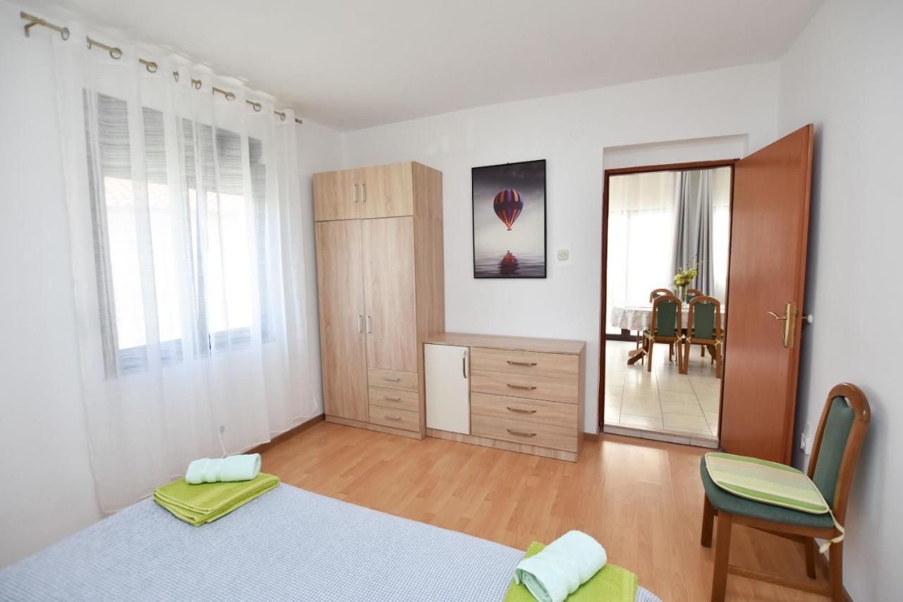 Apartments Tonja Примоштен Экстерьер фото