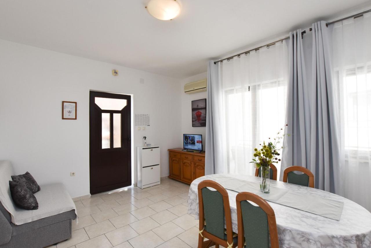 Apartments Tonja Примоштен Экстерьер фото
