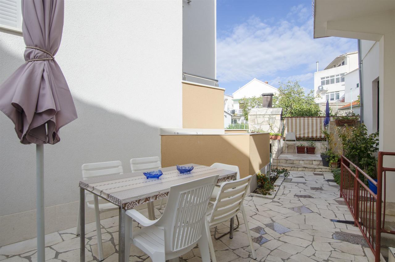 Apartments Tonja Примоштен Экстерьер фото