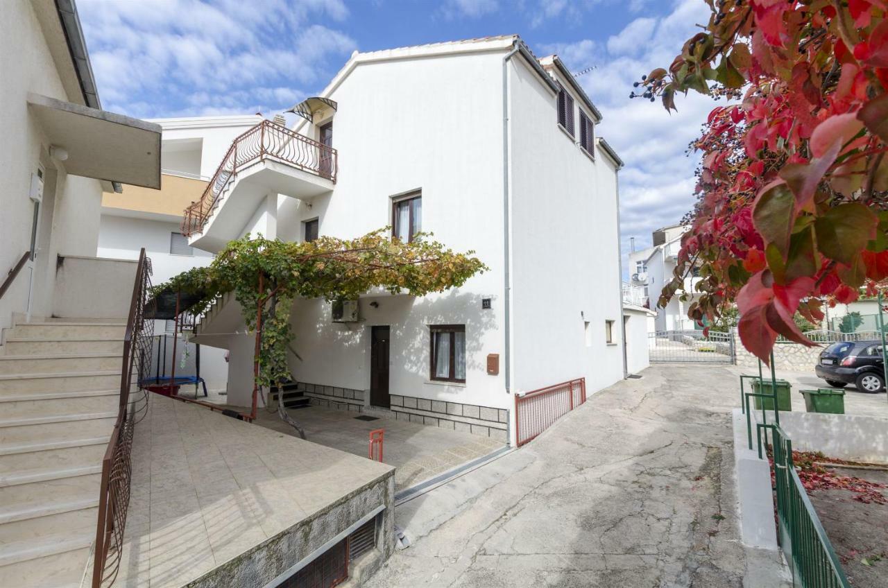 Apartments Tonja Примоштен Экстерьер фото